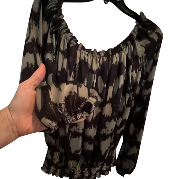 Micheal Kors size large black & silver silky off shoulder top long sleeve NWOT - Picture 3 of 9